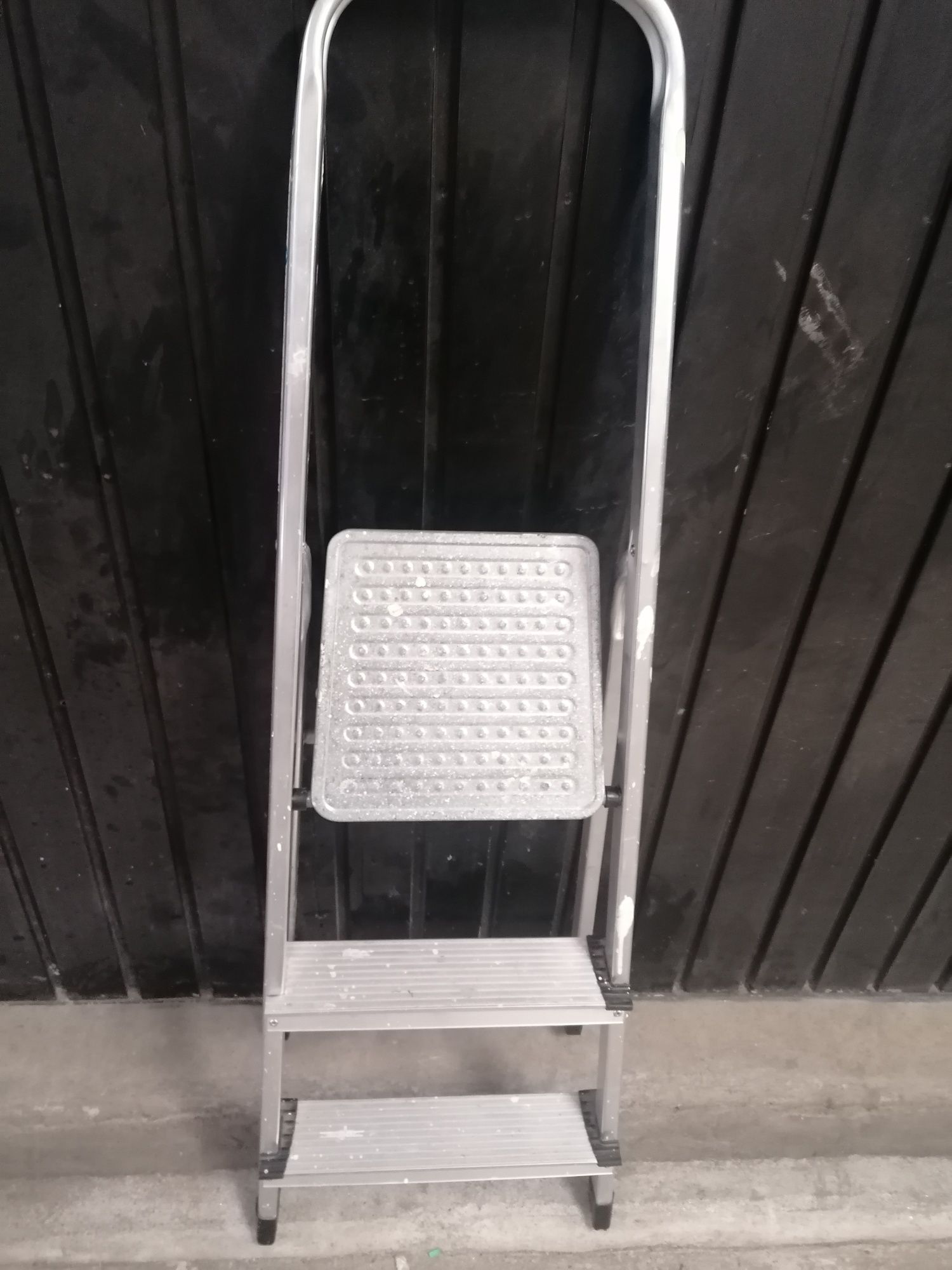 Escadote em alumínio 3 degraus oportunidade para desocupar