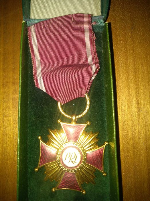Medal złoty krzyż zasługi prl