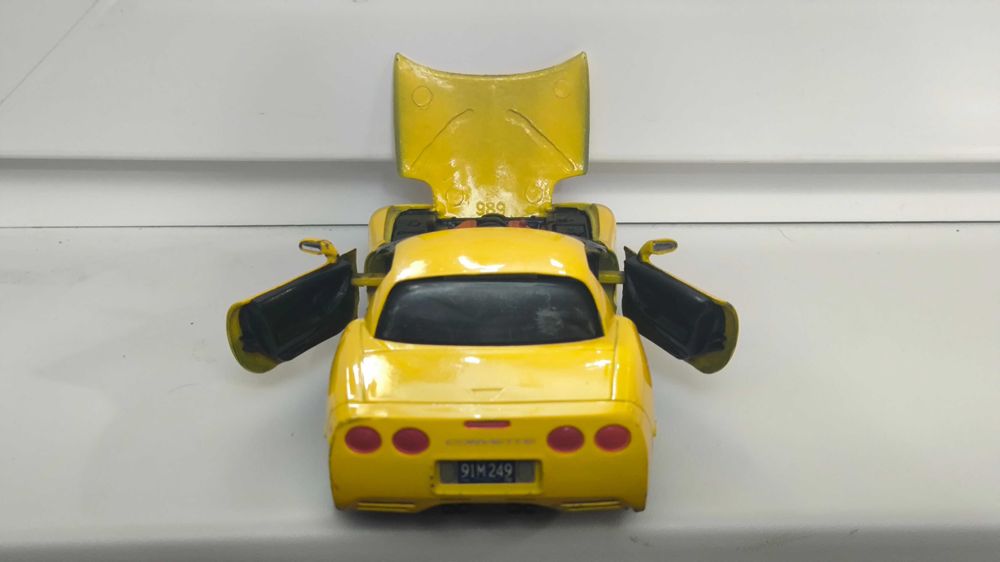 Модель, машинка Chevrolet Corvette 2002 1.24 Maisto Thailand