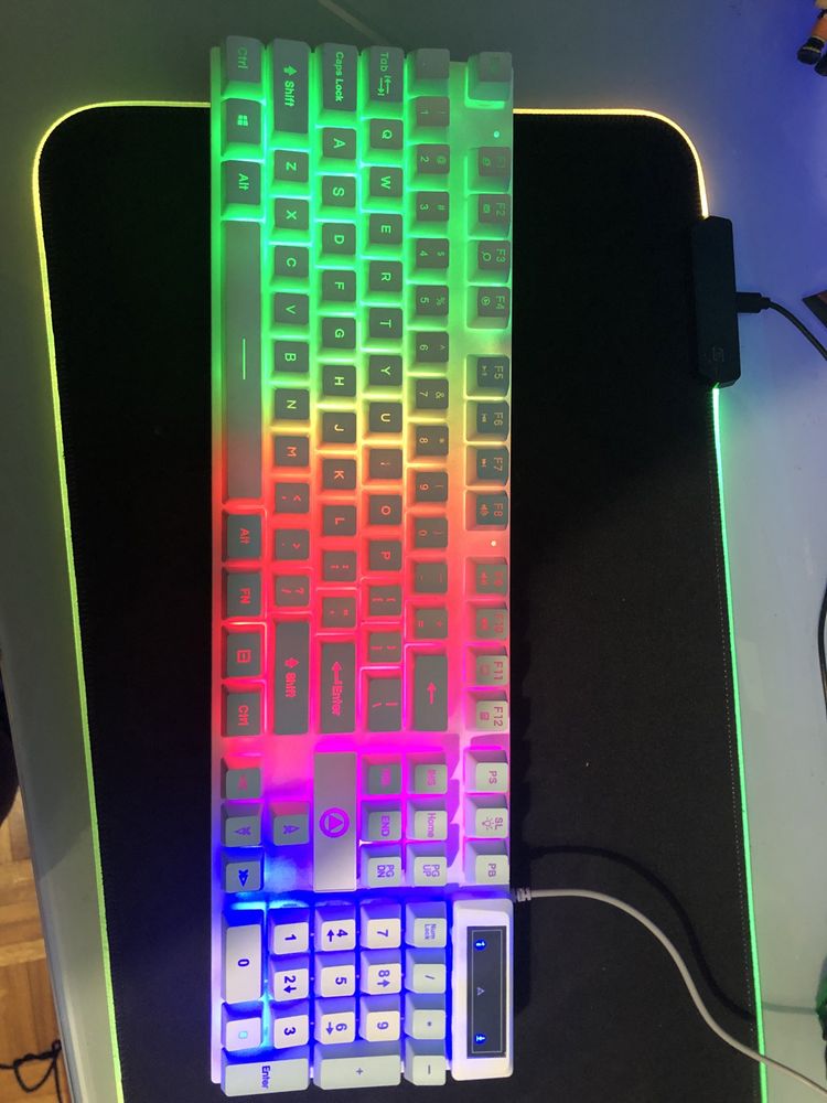 Teclado e Rato Gamer (Luzes RGB)