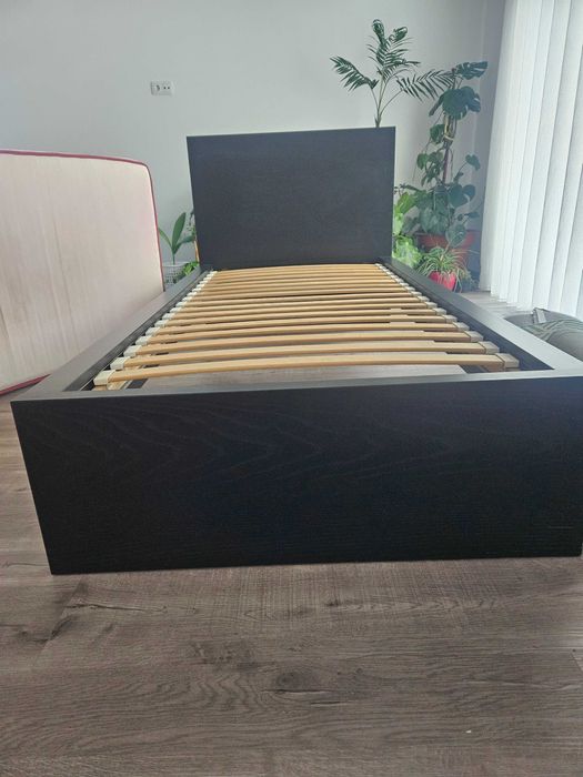 Cama de solteito com colchão