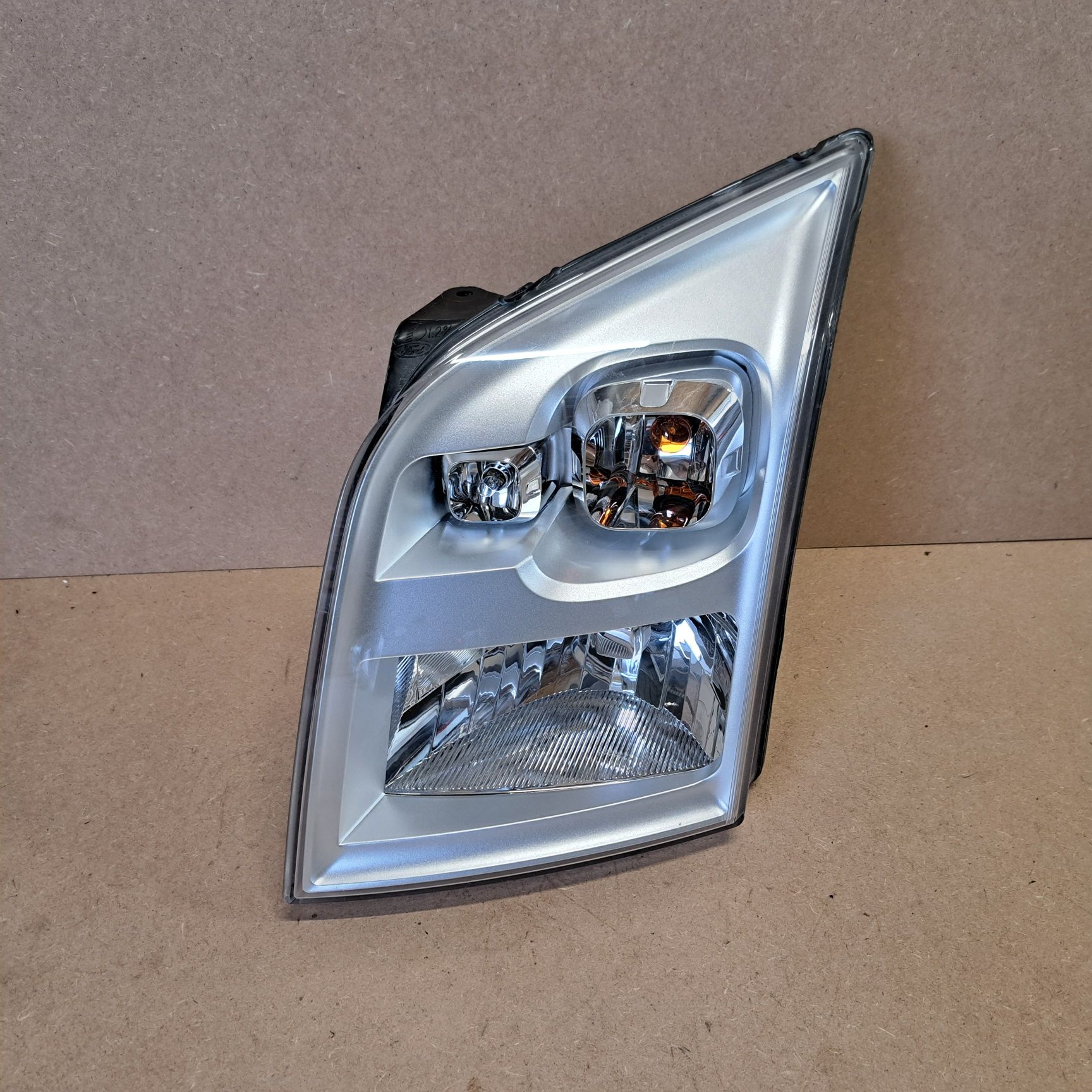 Lampa reflektor ford Transit lewy europa
