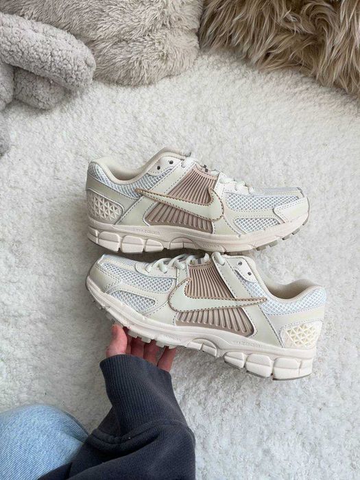 Кросівки жіночі Nike vomero zoom 5 бежеві