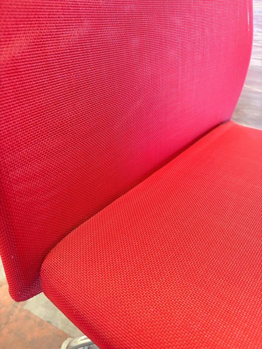 Cadeira rodada vermelha