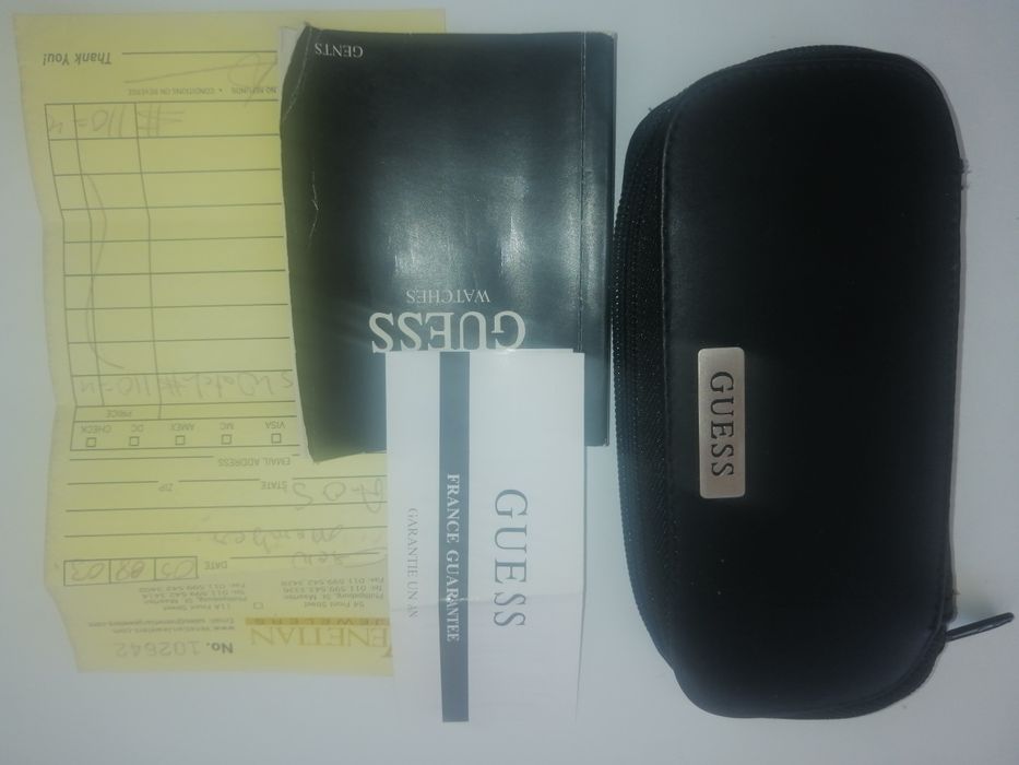 Оригинальные наручные часы фирмы GUESS