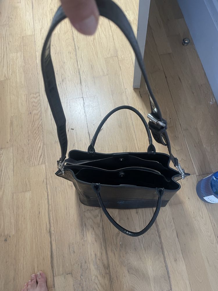 Mala preta stradivarius