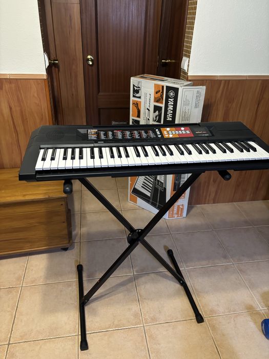 Teclado Yamaha PSR F51