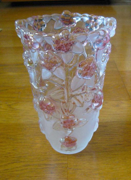 Cesta Original Walther Glass da Alemanha: Flores Rosa em Relevo