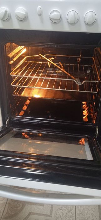 Газова плита б/в Indesit 50/60 поджигом духовка газова грилем вертелем