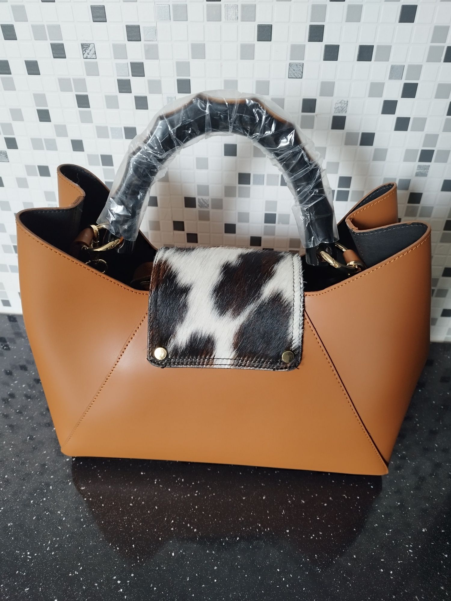 Torebka duża, nowa, camelowa Barretta "krówka",