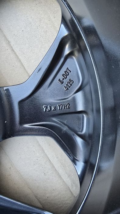 Диски KIA, Hyundai ..+ резина Dunlop. Оригинал  R17, 7J,114.3, ET53