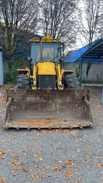 Трактор екскаватор JCB