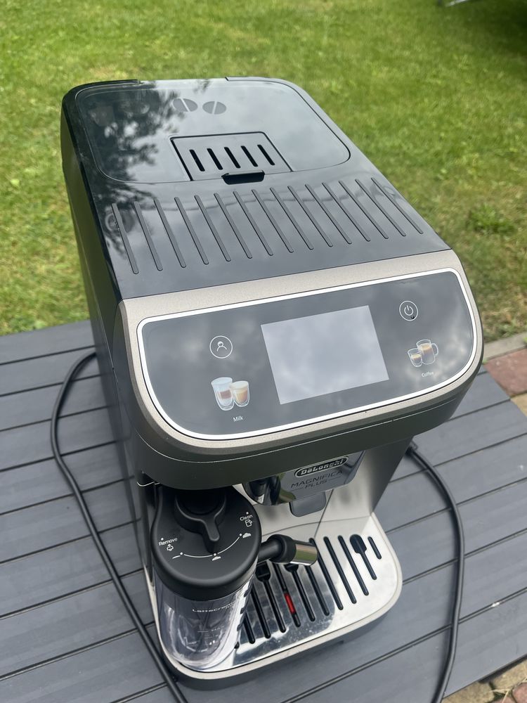 Кавомаина Delonghi Magnifica Plus стан ідеальний гарантія