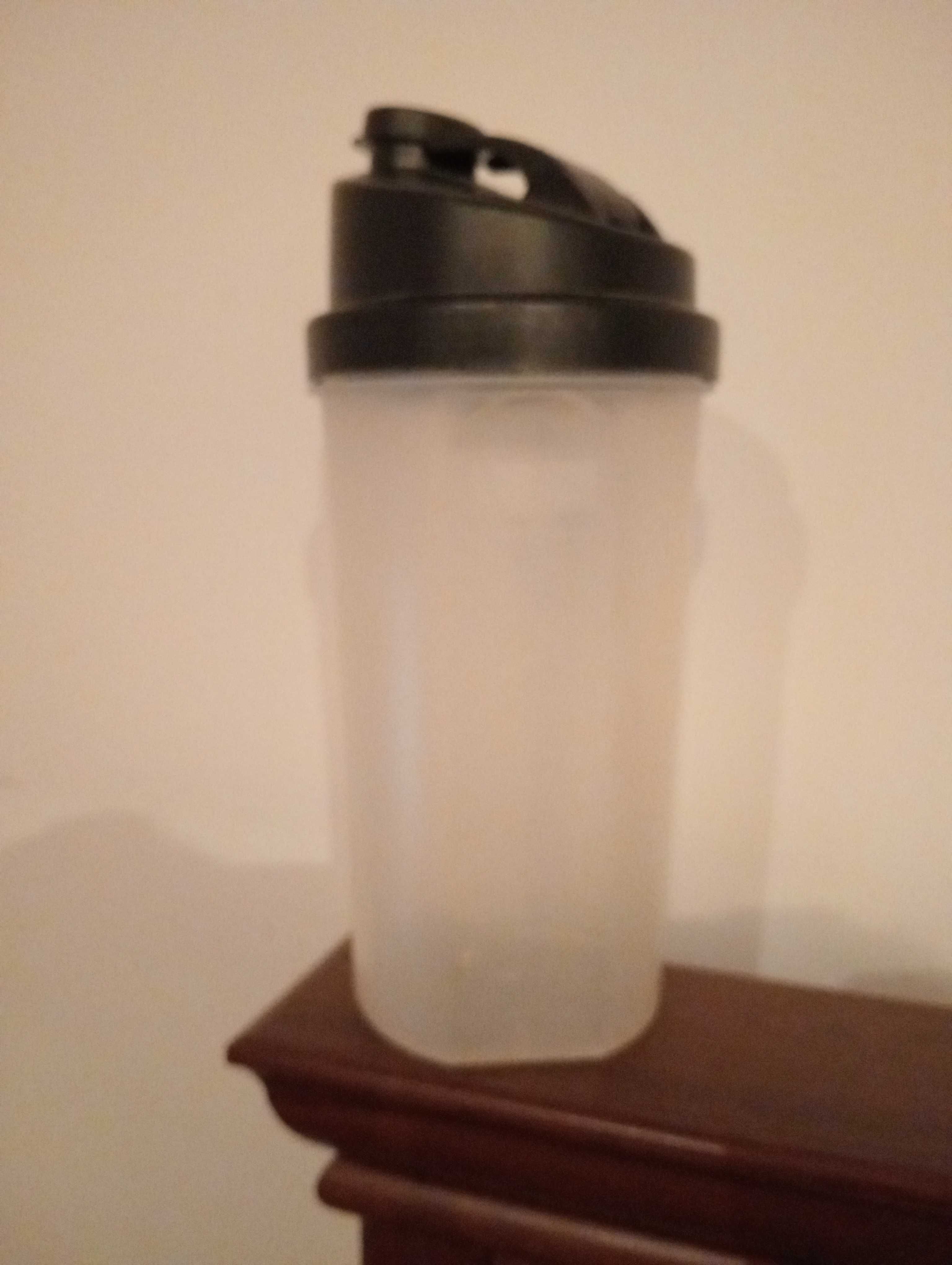 Shaker 700 ml biały