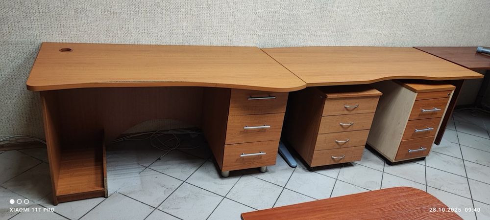 Продаж меблі, оргтехніки