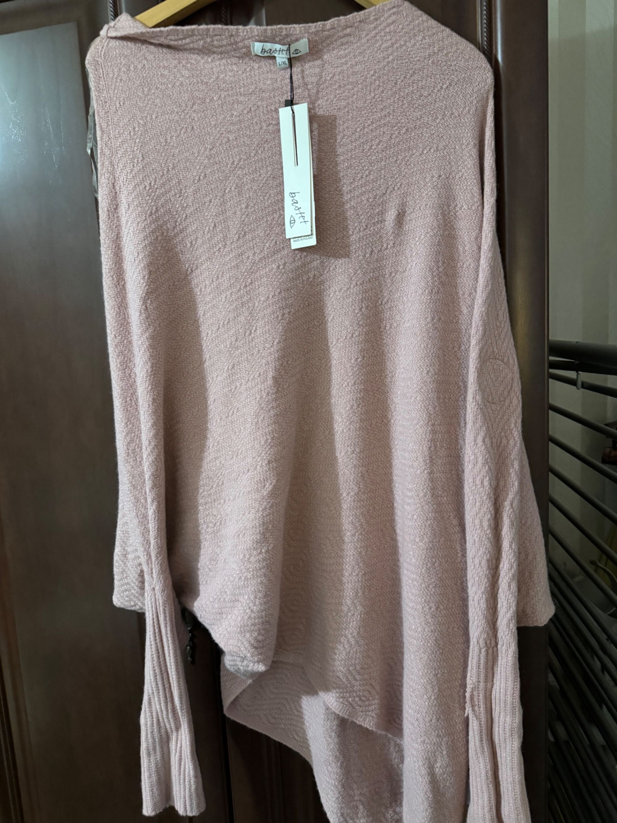 Bastet sweter asymetryczny