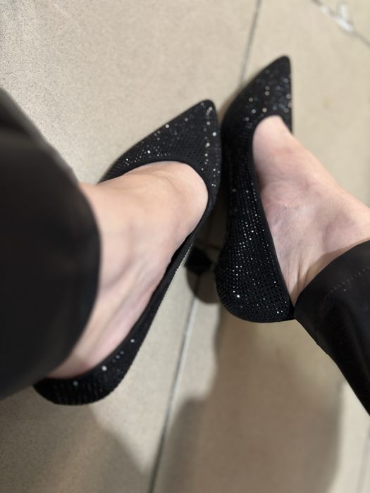 Туфлв в камінчик , туфли , лодочки чорні, беж