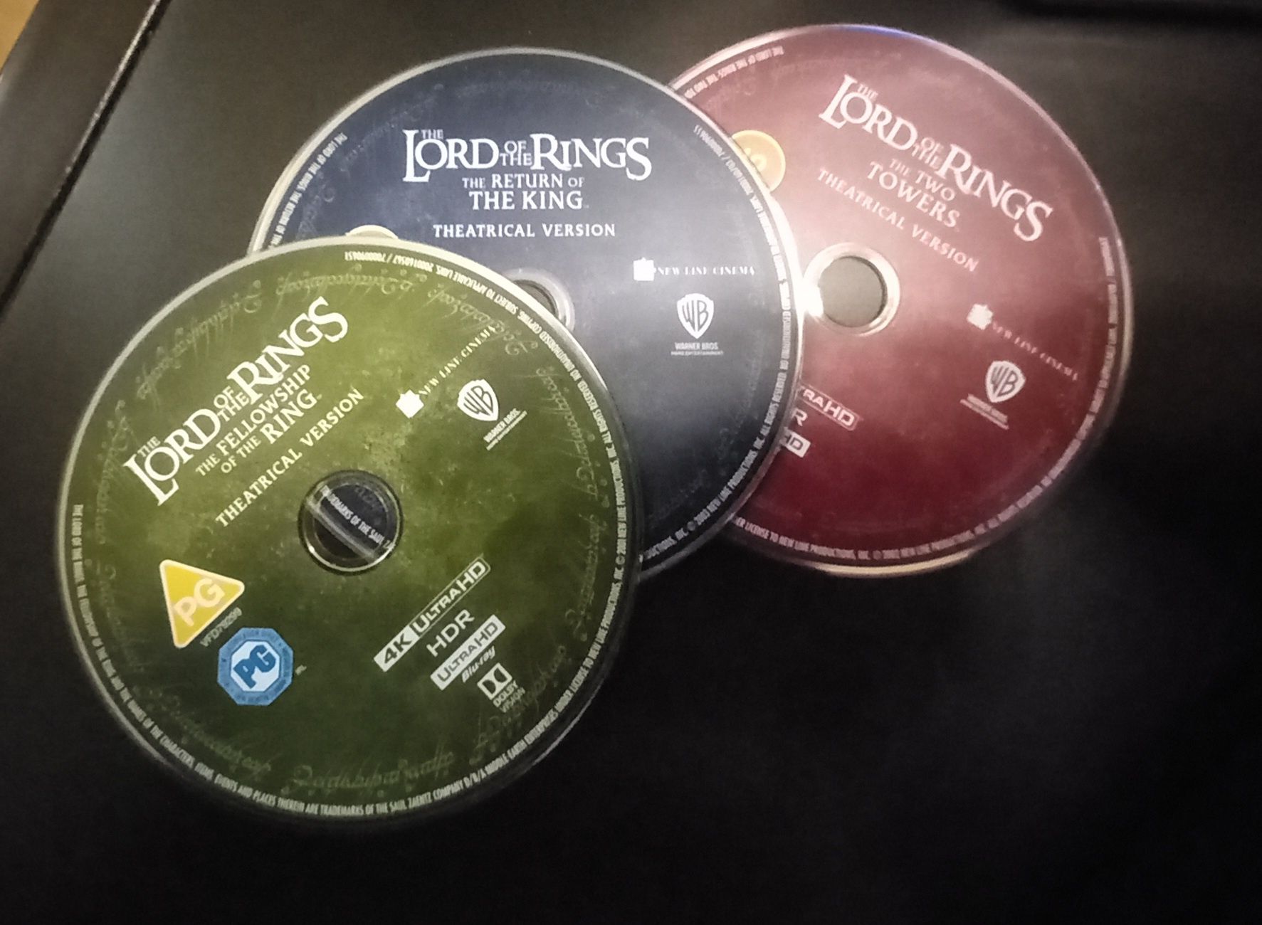 PS4 Pro 1 TB + 2 comandos + jogos / Filmes (ainda na caixa original)