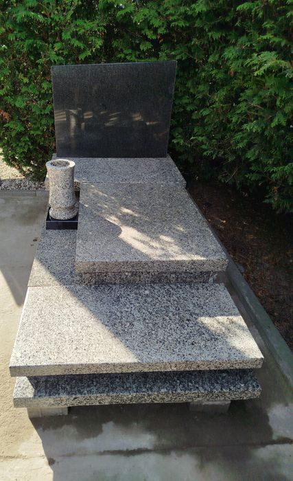 Sprzedam nagrobek granitowy możliwy transport i montaż