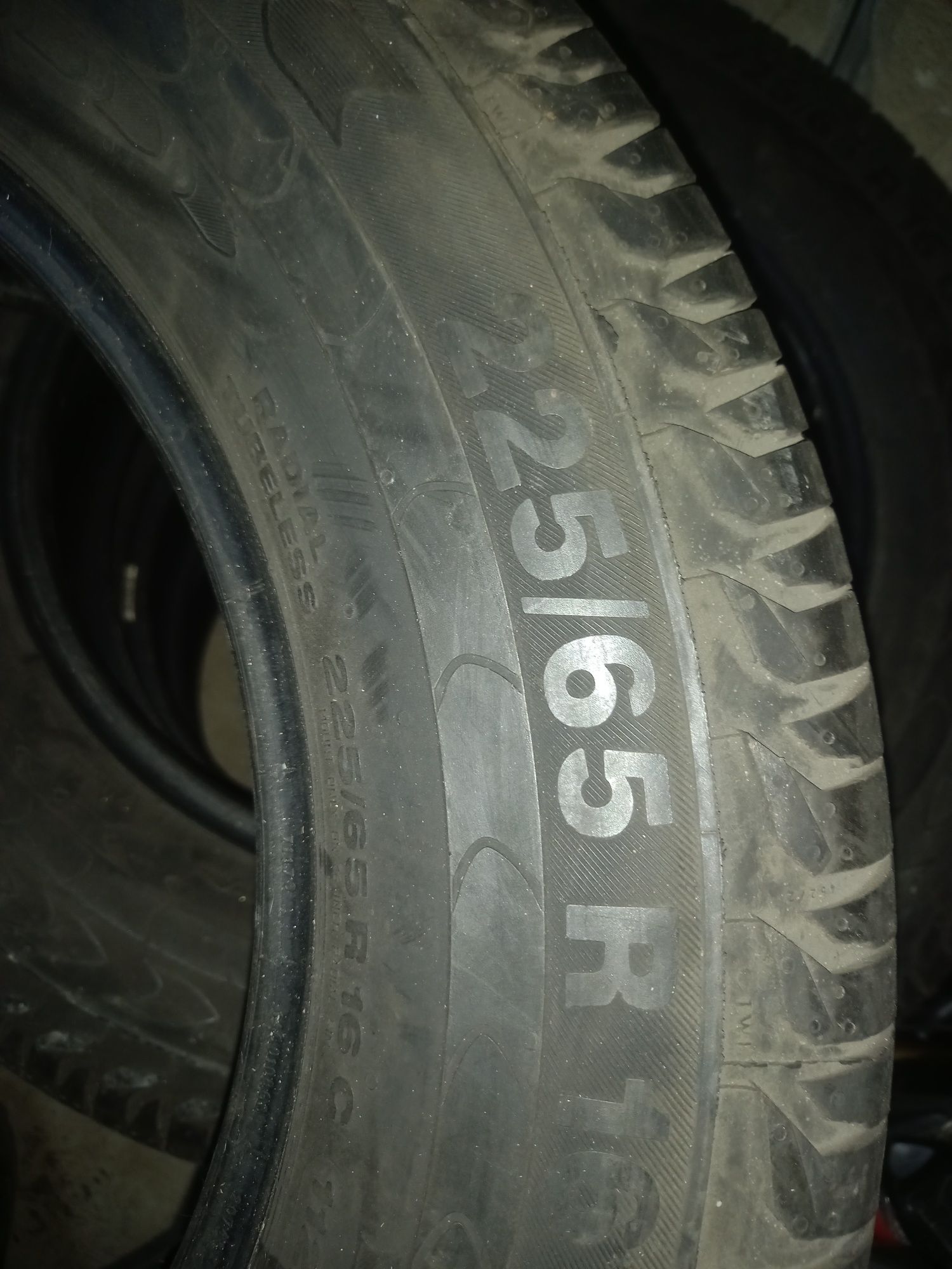 Шини 225/65 R16C контенінталь