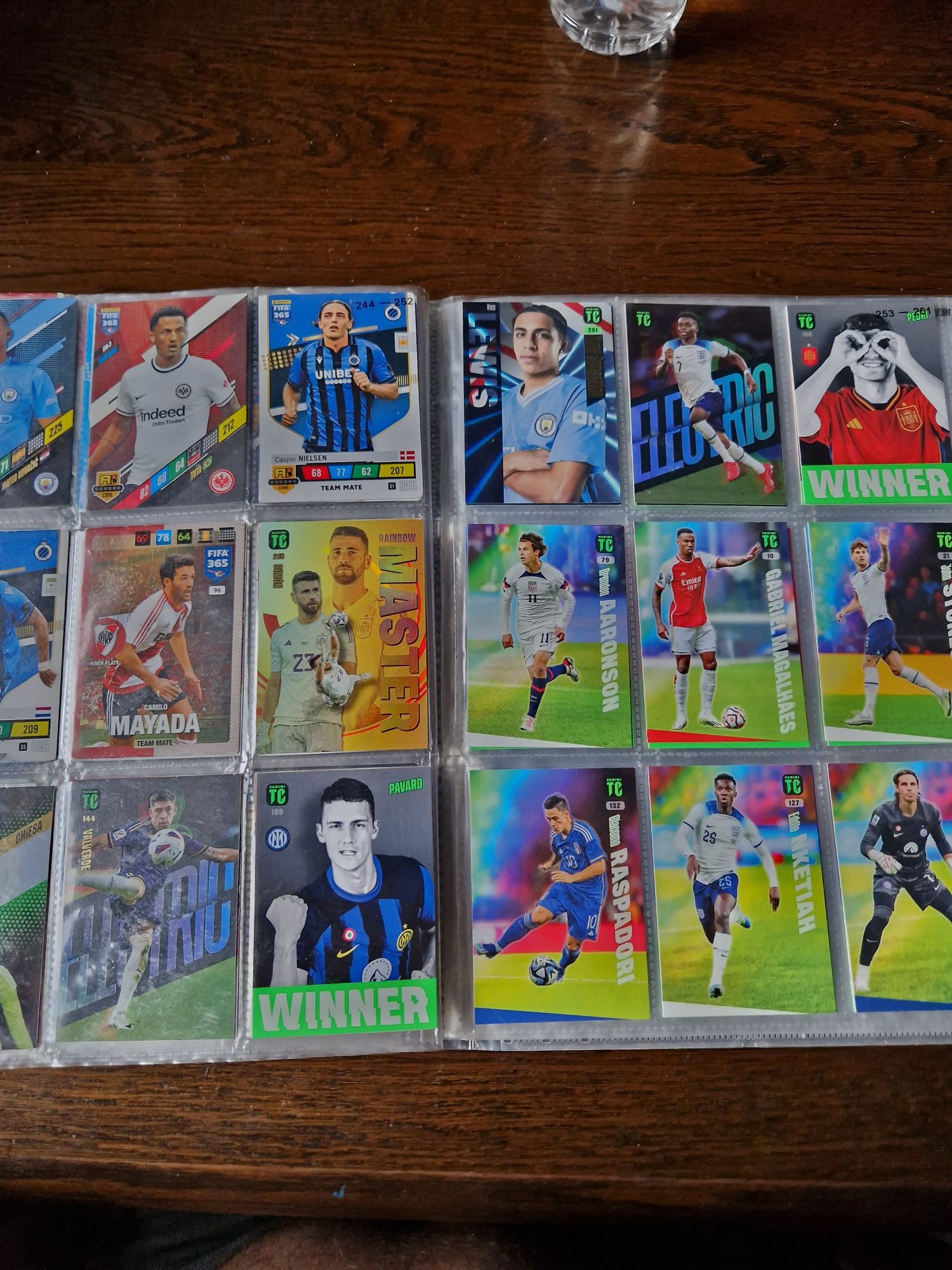 Karty piłkarskie top class 2023/24