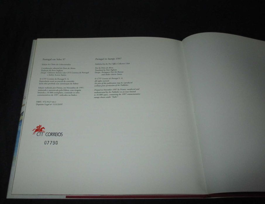 Livro Portugal em Selos 1997 Correios CTT