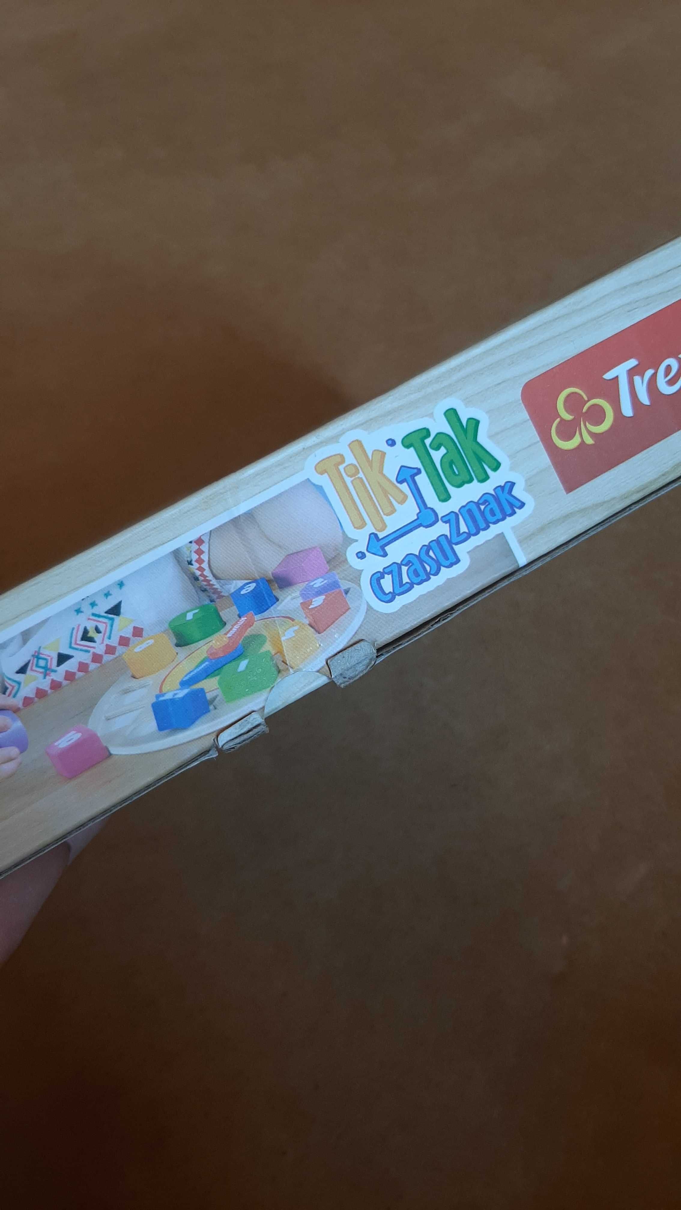 Układanka zegar Trefl drewniana dla dzieci