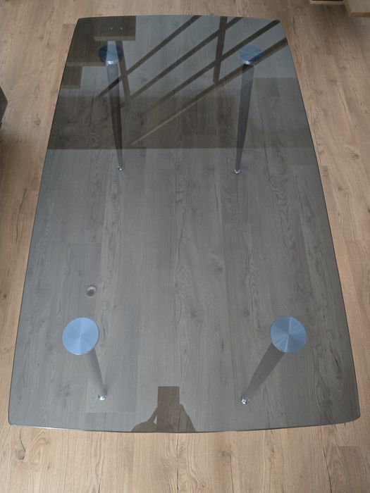 Mesa de vidro e cadeiras