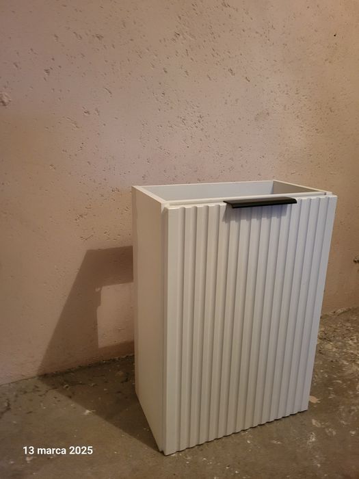 Szafka łazienkowa wisząca