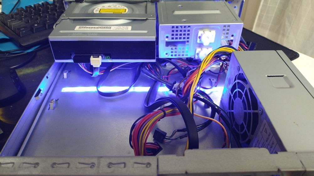 Obudowa PC SFF 2xUSB3,0 2xUSB2,0 audio z zasilaczem 320V , DVD i LED