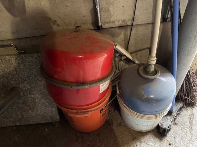 Zbiorniki wyrównawcze 2 sztuki