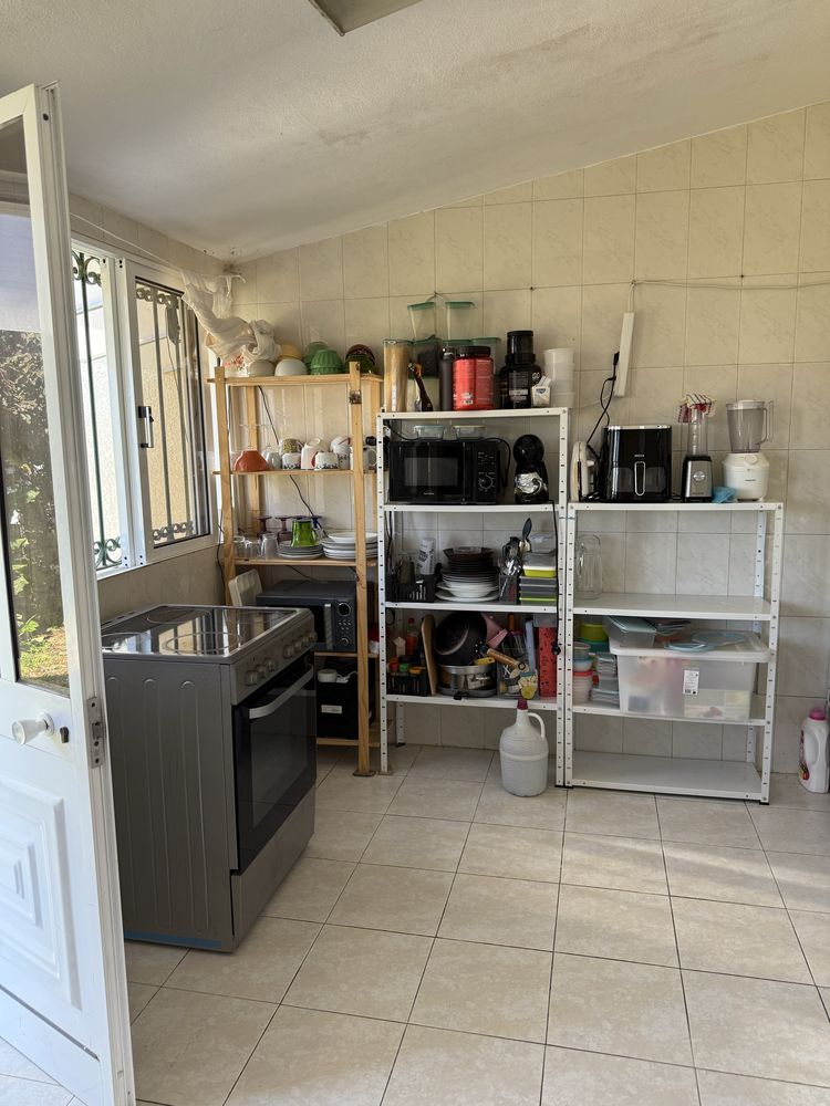 Quarto para arrendar somente menina .