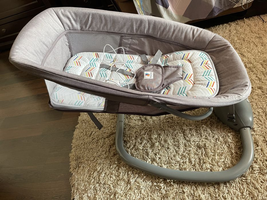 Заколисуючий центр шезлонг-гойдалка Mastela