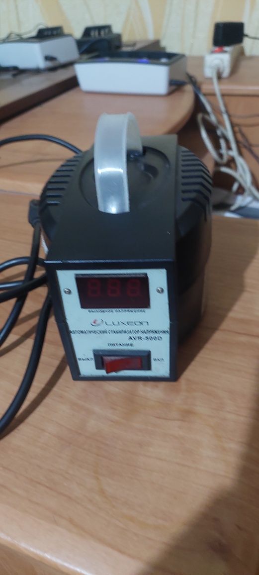 Продам автоматический стабилизатор напряжения  Luxeon - AVR 500 D