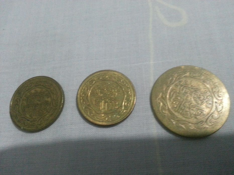 moedas da india e da tunisia