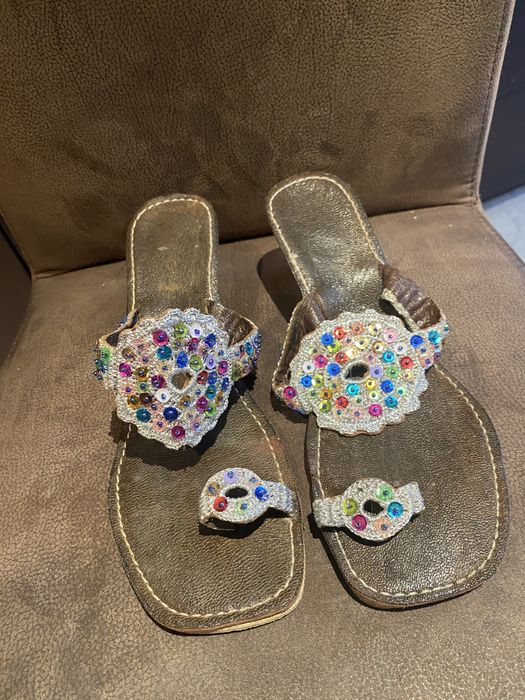 Chinelos com missangas