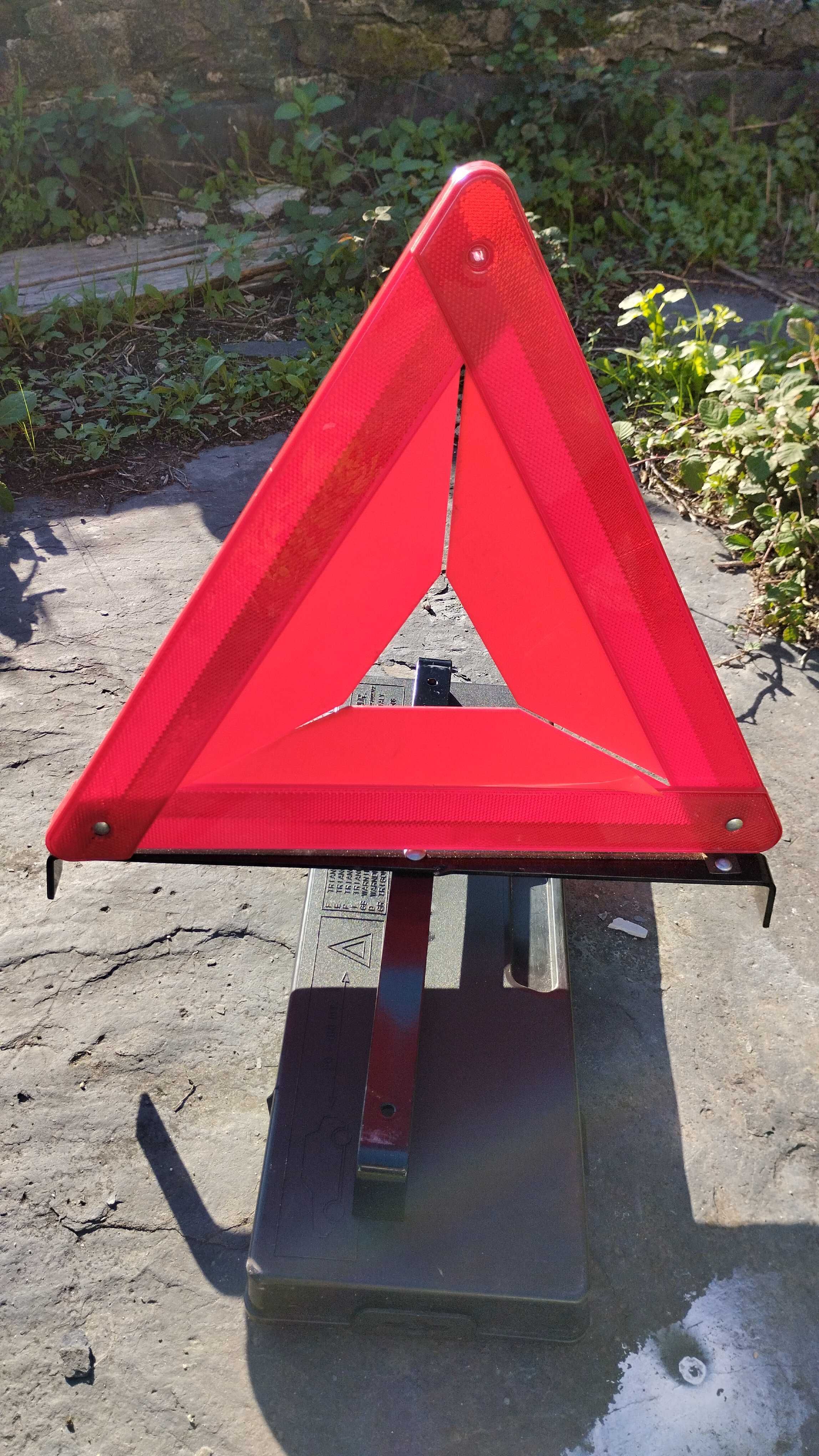 Vendo 2 triângulos de carro novos os dois 20 euros