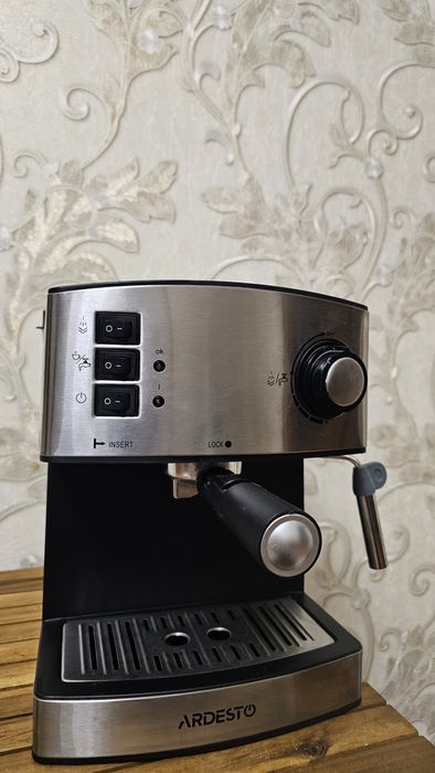 Ріжкова кавоварка Ardesto YCM-E1600.