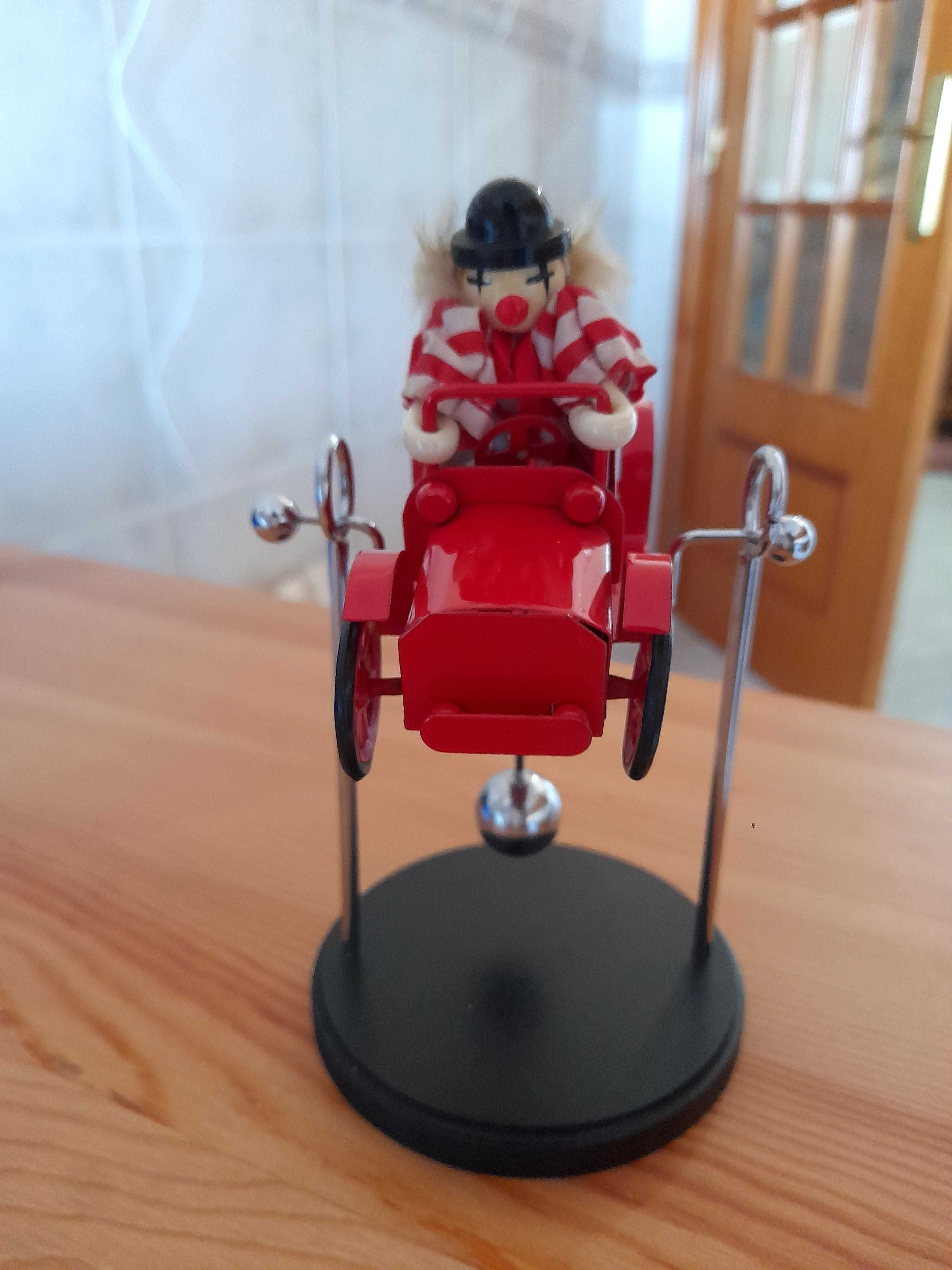 Brinquedo com pendulo