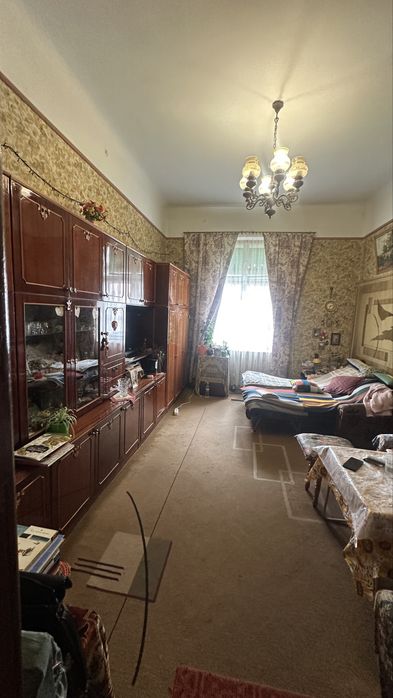Продам 2 кімнатну. Центр. Грушевського
