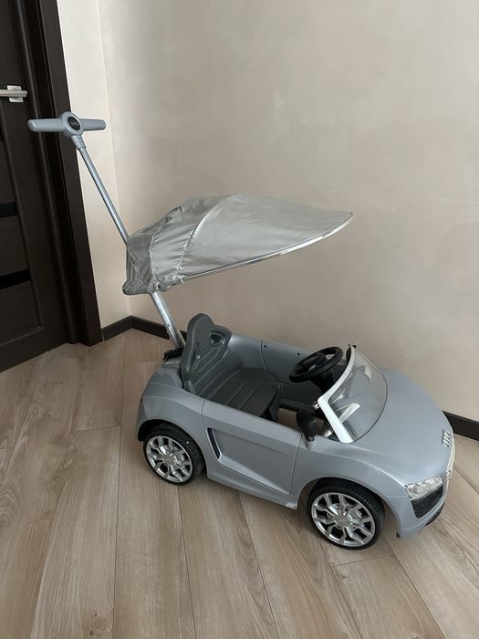 Машинка каталка Audi, в гарному стані
