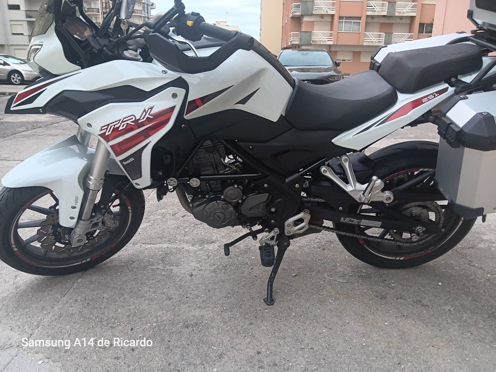 Moto benelli trk 251 Abs