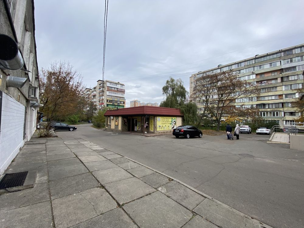 Продам отдельно стоящее здание 72,5 м.кв,  Киев, Минский проспект.