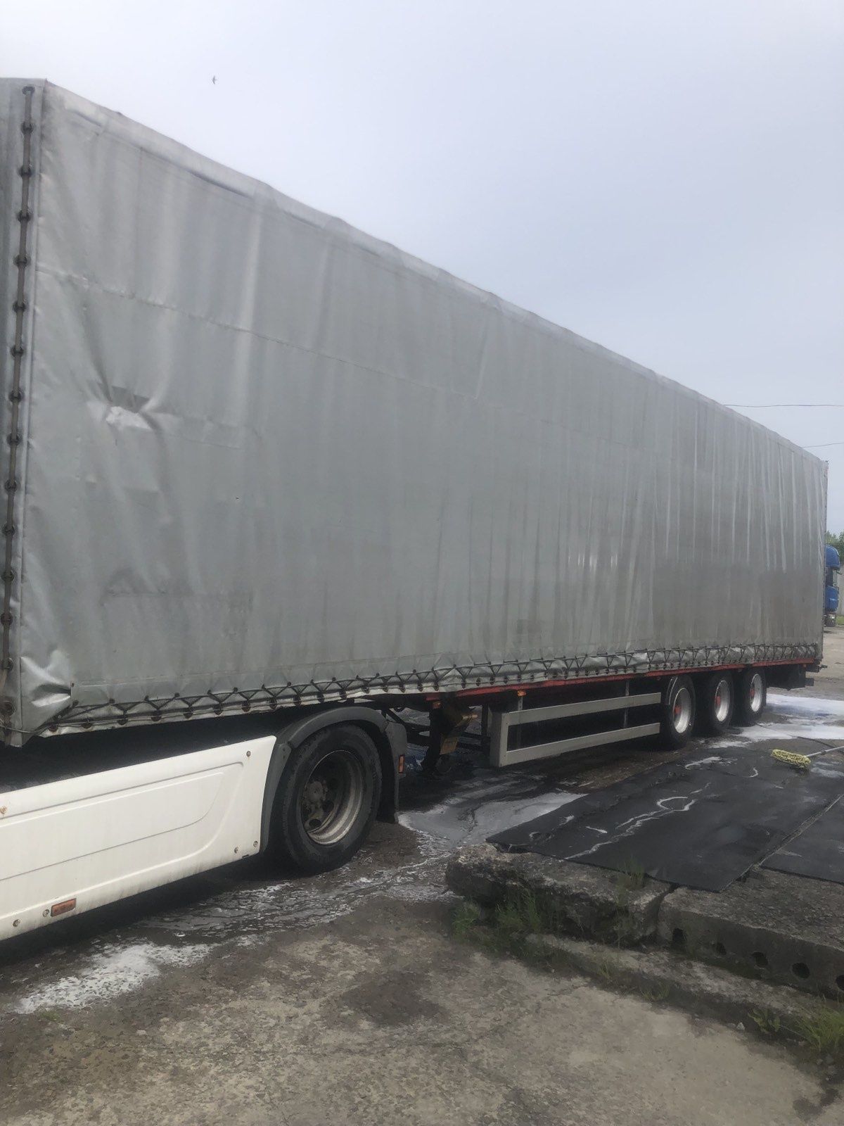 Причіп Fruenhauf бортовий напівпричіп вантажний причіп прицеп
 Модель