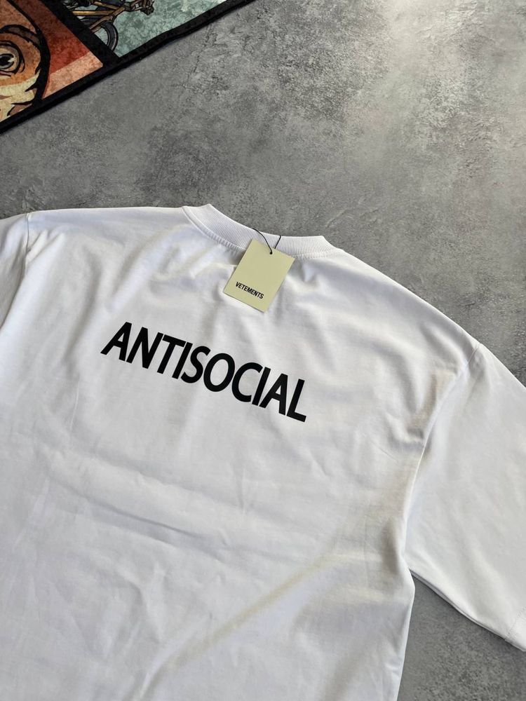 Футболка VETEMENTS Antisocial оверсайз