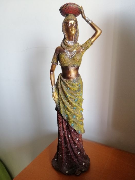 Estatueta Marfinite