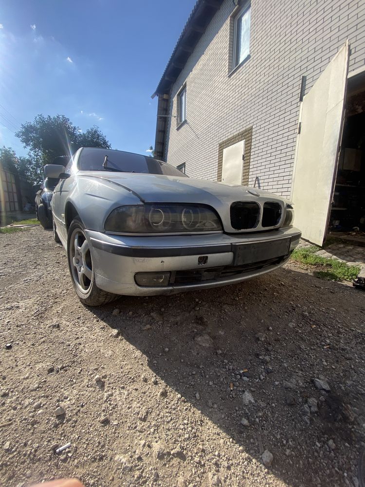 BMW e39 на запчасти или под восстановление