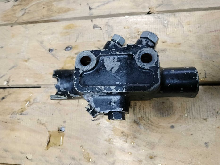 Ursus 4512 rozdzielacz