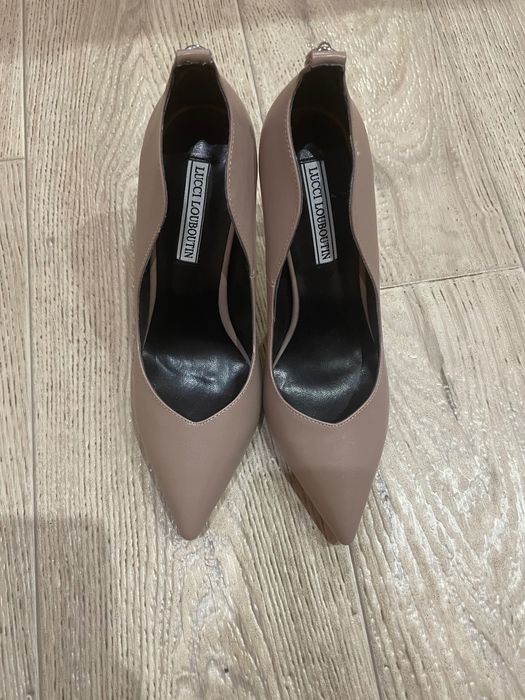 Туфлі на підборах