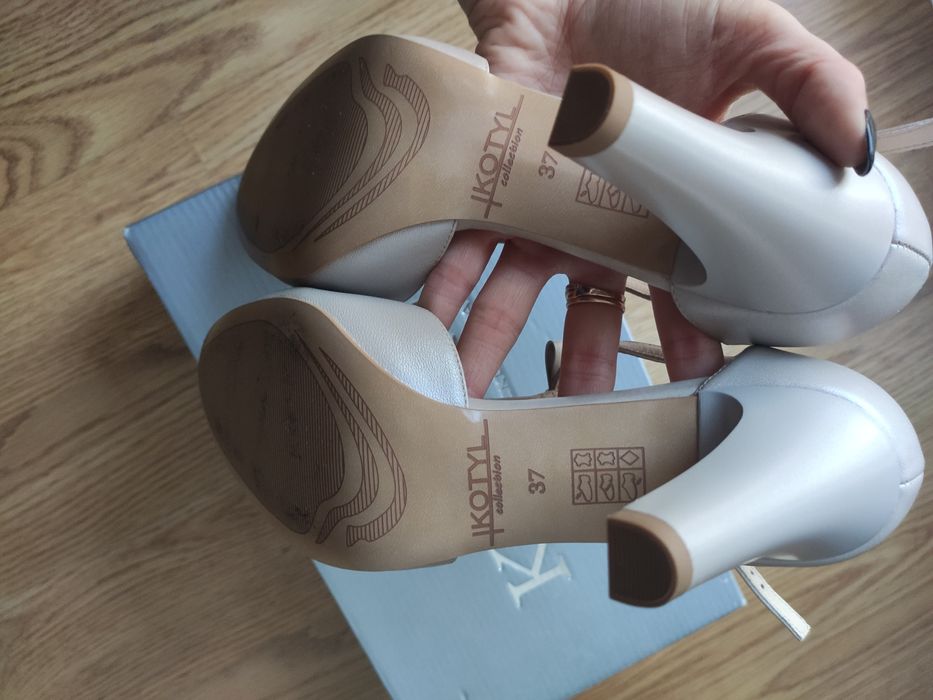 Nowe buty ślubne taneczne pantofle czółenka z kokardkami Kotyl 37 perł